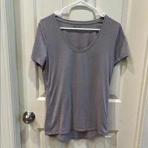 Athleta Grayish Purple Fitted Short Sleeve Tee